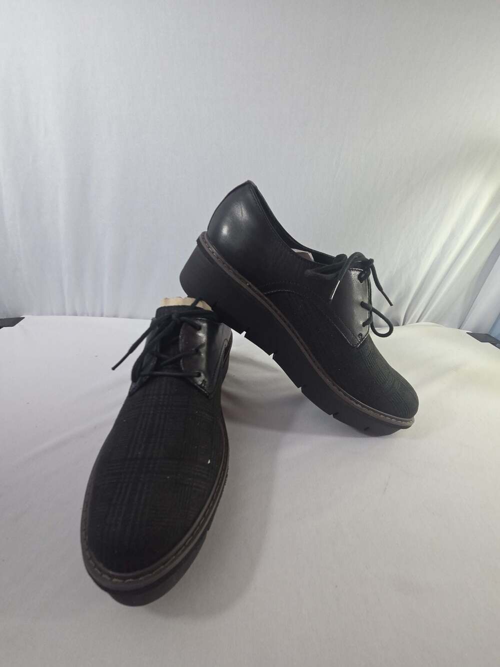 Clarks Collection Airabell Tye Women's Black Plaid Oxford Platform Shoes